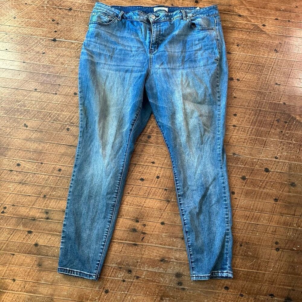Eloquii distressed light wash stretchy size 24 plus size jeans